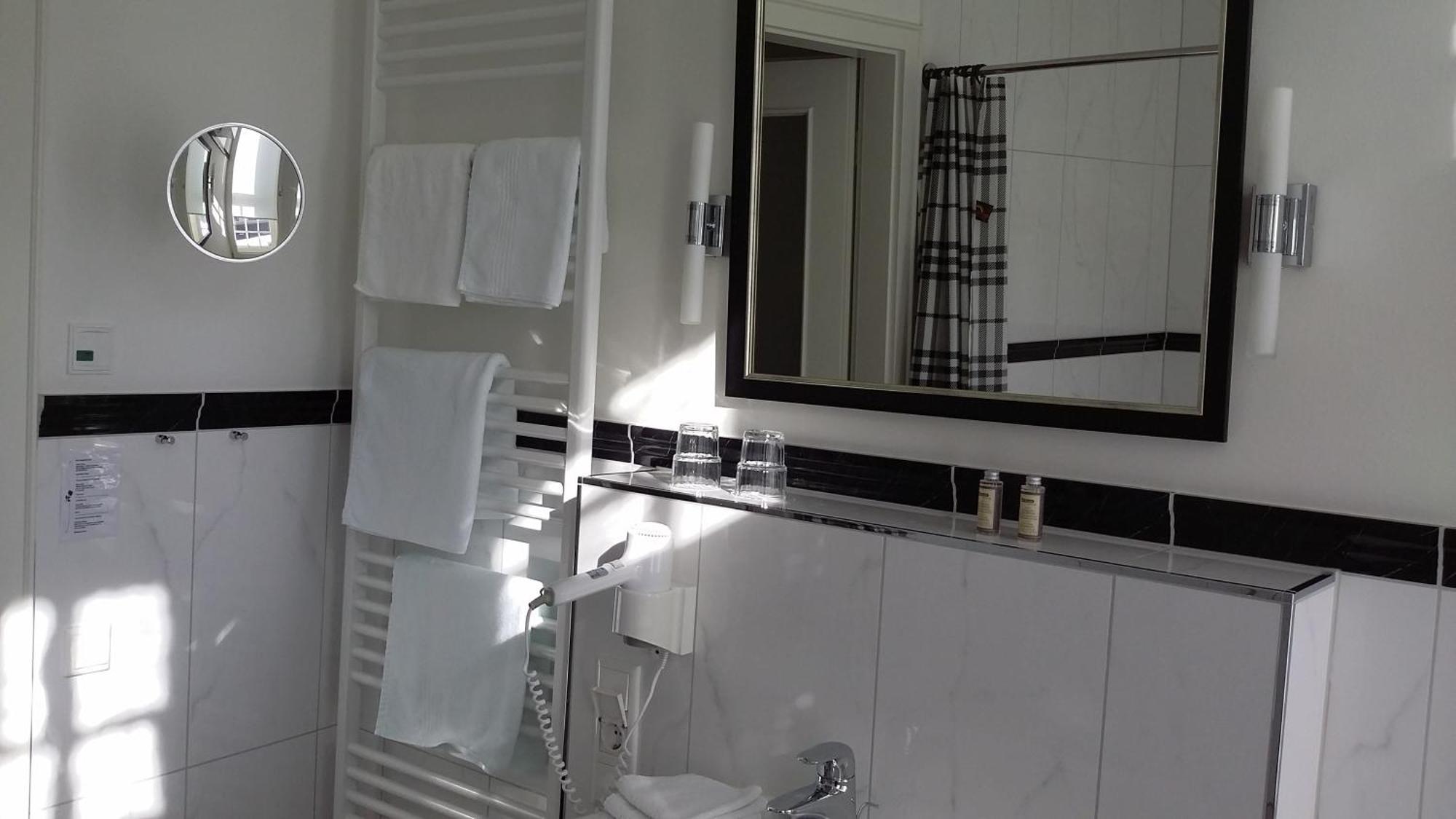 באד זאלצפלן Hotel & Cafe Kleinergruenauer מראה חיצוני תמונה